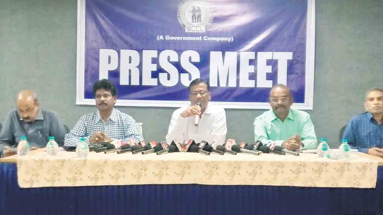 సింగరేణి డే వేడుకలను విజయవంతం చేయాలి