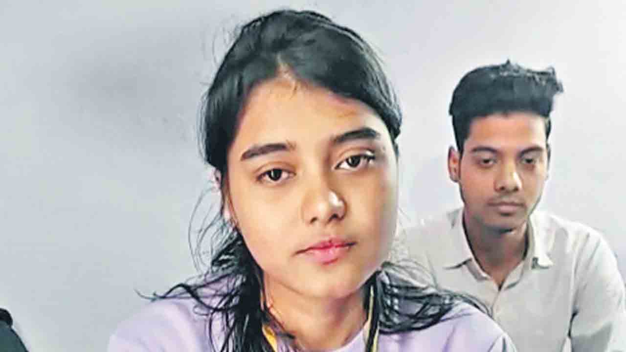 తొలి ముస్లిం మహిళా ఫైటర్‌ పైలట్‌గా సానియా!