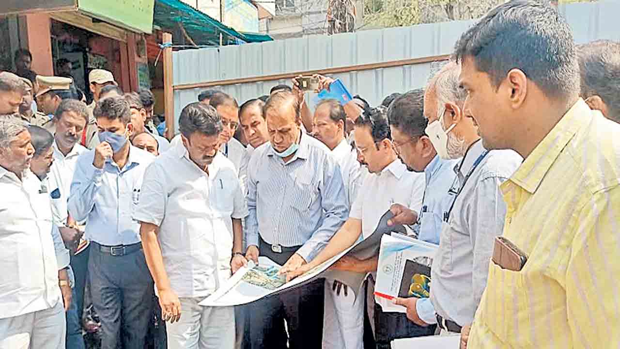 వ్యాపారాల కంటే ప్రజల ప్రాణాలు ముఖ్యం