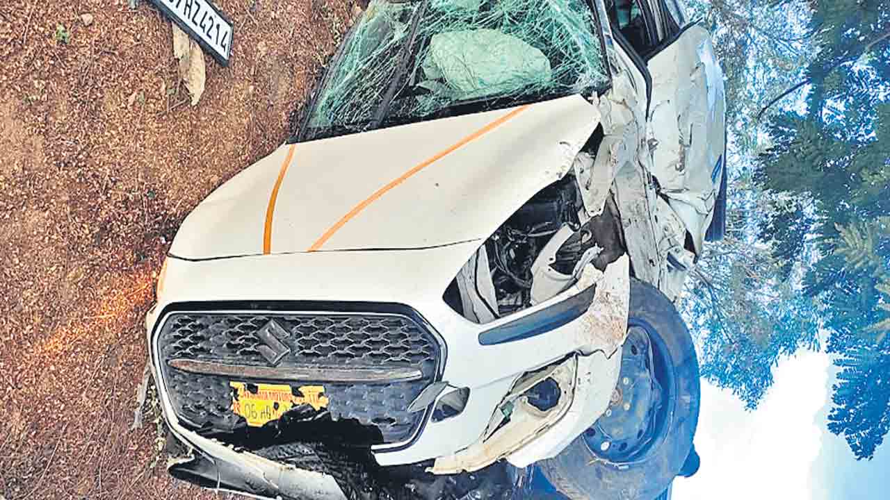 మద్యం మత్తులో కారు ఢీకొట్టి.. హంగామా