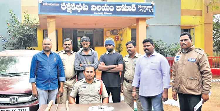 దొంగతనం కేసులో ఇద్దరు అరెస్ట్‌