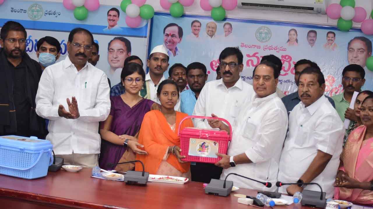 గర్భిణులకు వరం కేసీఆర్‌ న్యూట్రిషన్‌ కిట్‌ : మంత్రి ఇంద్రకరణ్‌రెడ్డి