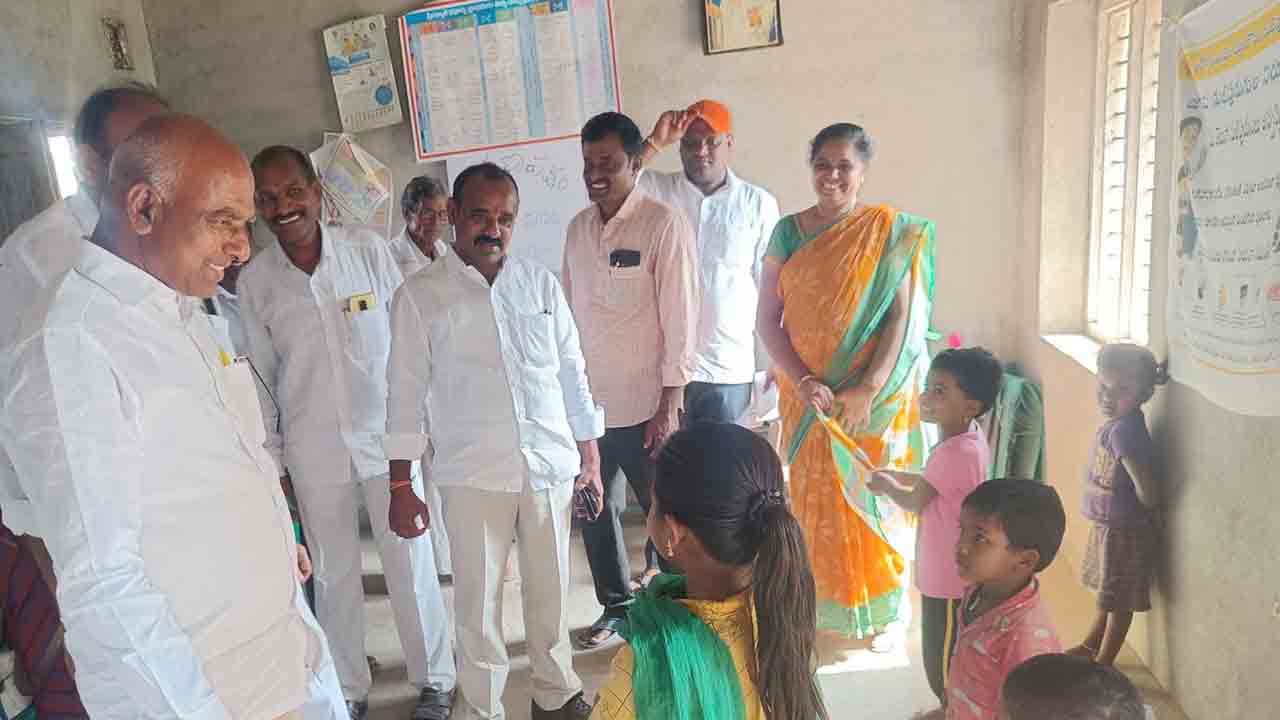 అంగన్వాడీ సిబ్బంది నిర్లక్ష్యంగా ఉండొద్దు