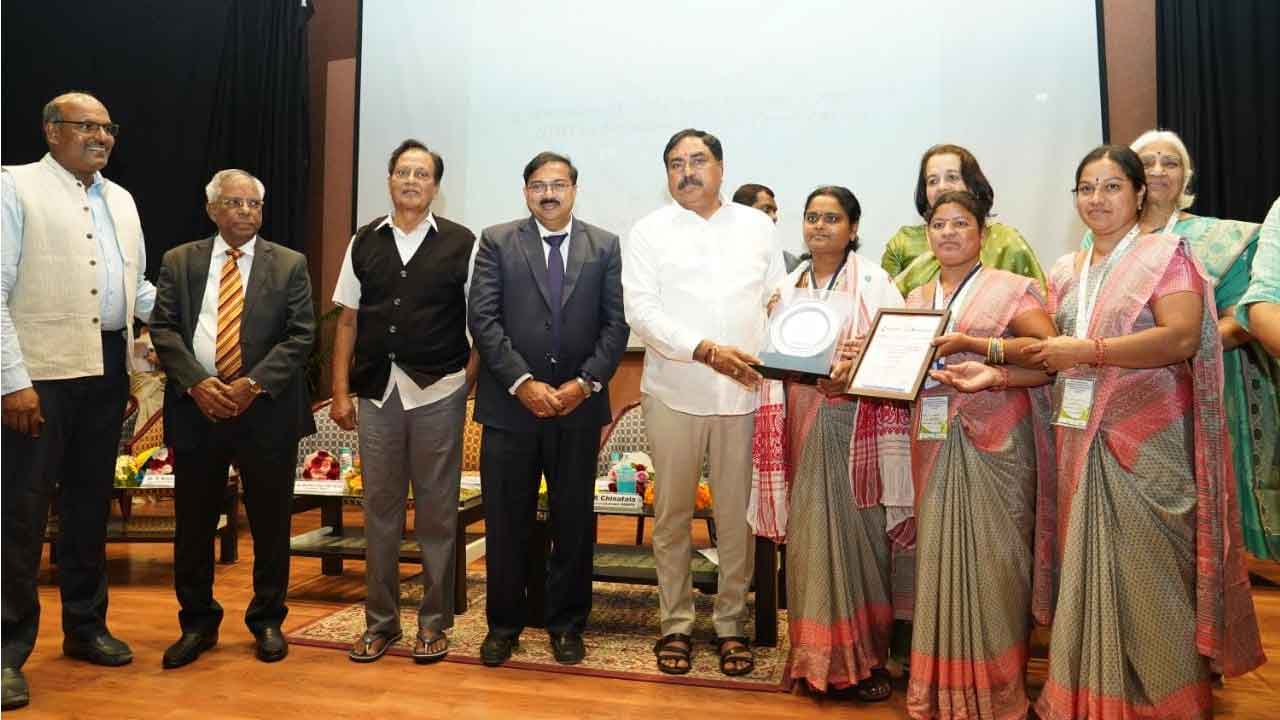 తెలంగాణలో మహిళా ఆర్థికాభివృద్ధికి వేదికలు : మంత్రి ఎర్రబెల్లి దయాకర్‌రావు