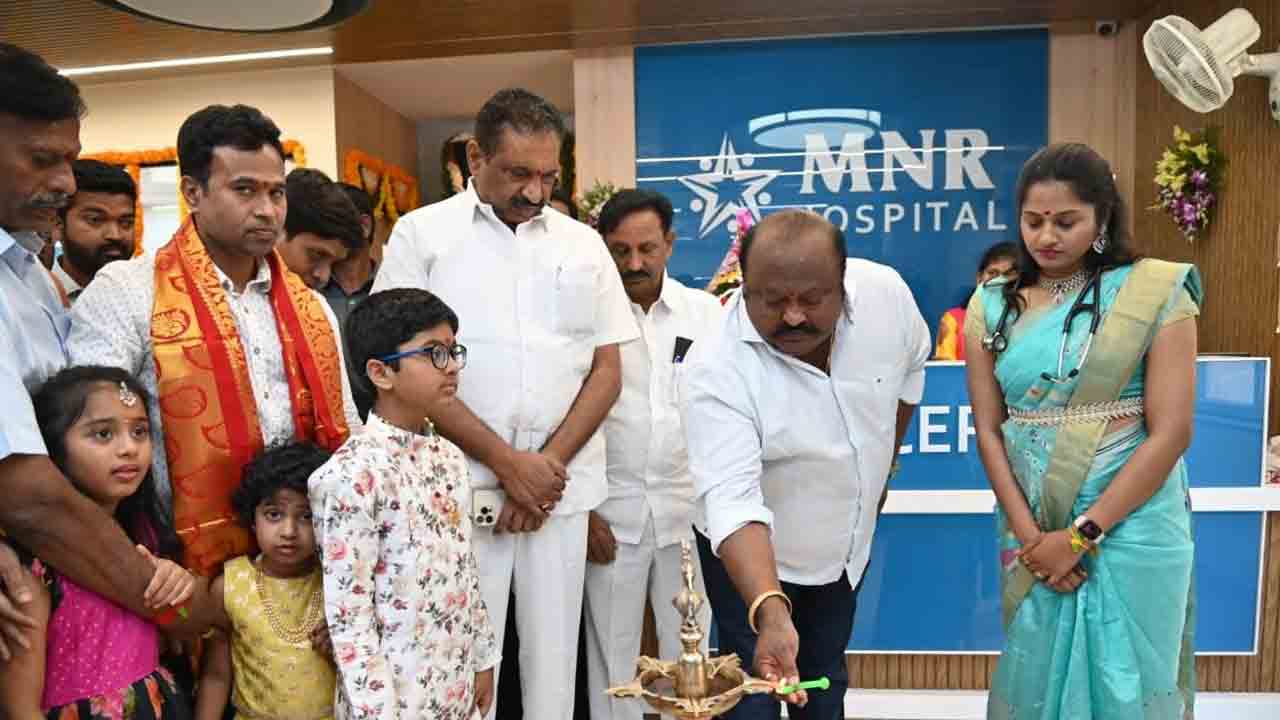 వైద్యానికి కరీంనగర్‌ను మోడల్‌గా మార్చాలి