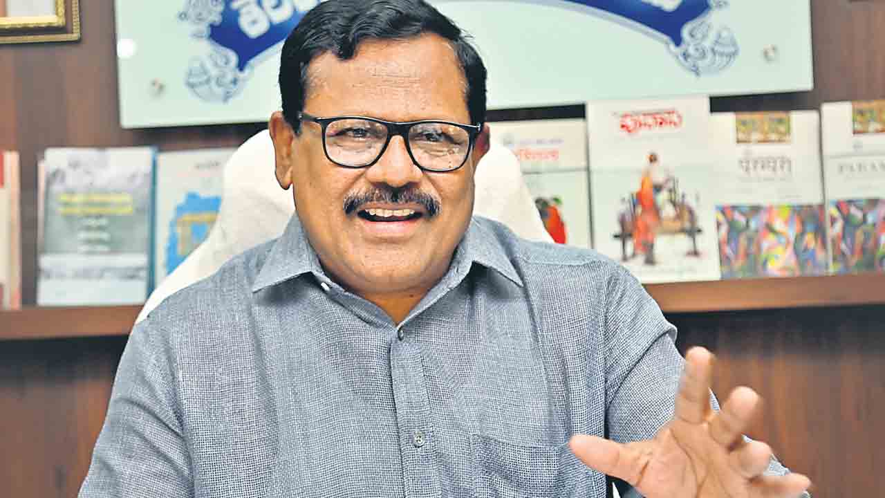 పుస్తకం అమ్మ వంటిది!
