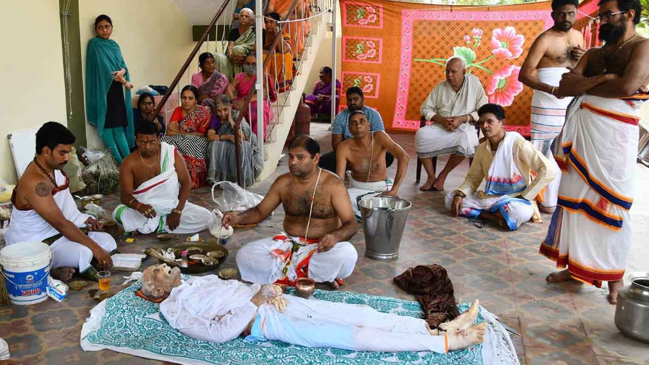 శ్రీభాష్యం విజయసారథికి.. ప్రముఖుల నివాళి