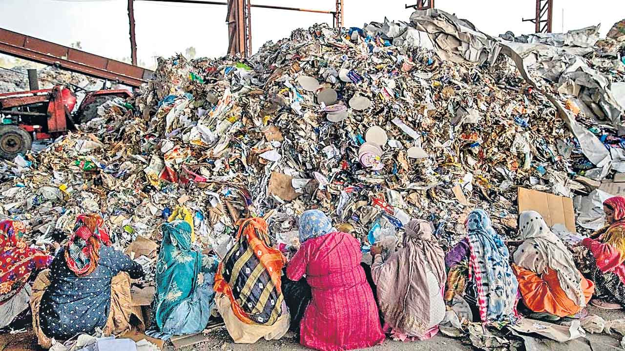 అమెరికా డస్ట్‌బిన్‌ భారత్‌.. ముజఫర్‌నగర్‌లో లక్షల టన్నుల అమెరికన్ల వేస్ట్‌