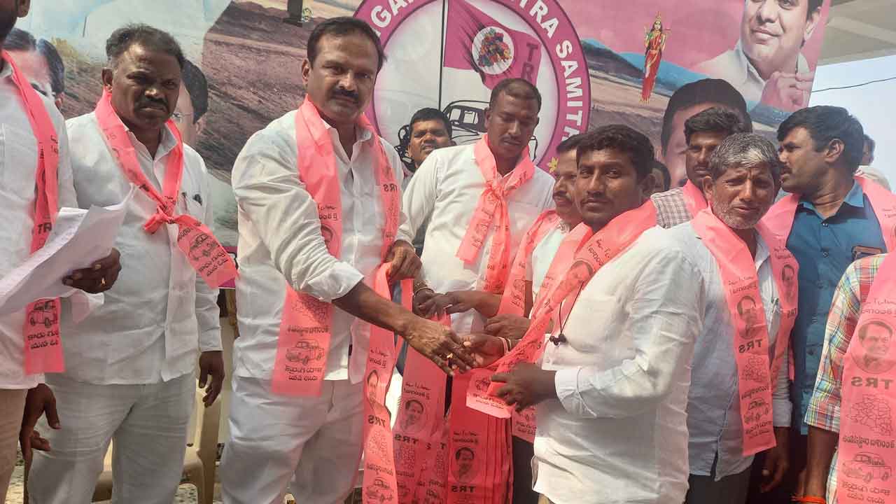 అభివృద్ధిని చూసే వలసలు