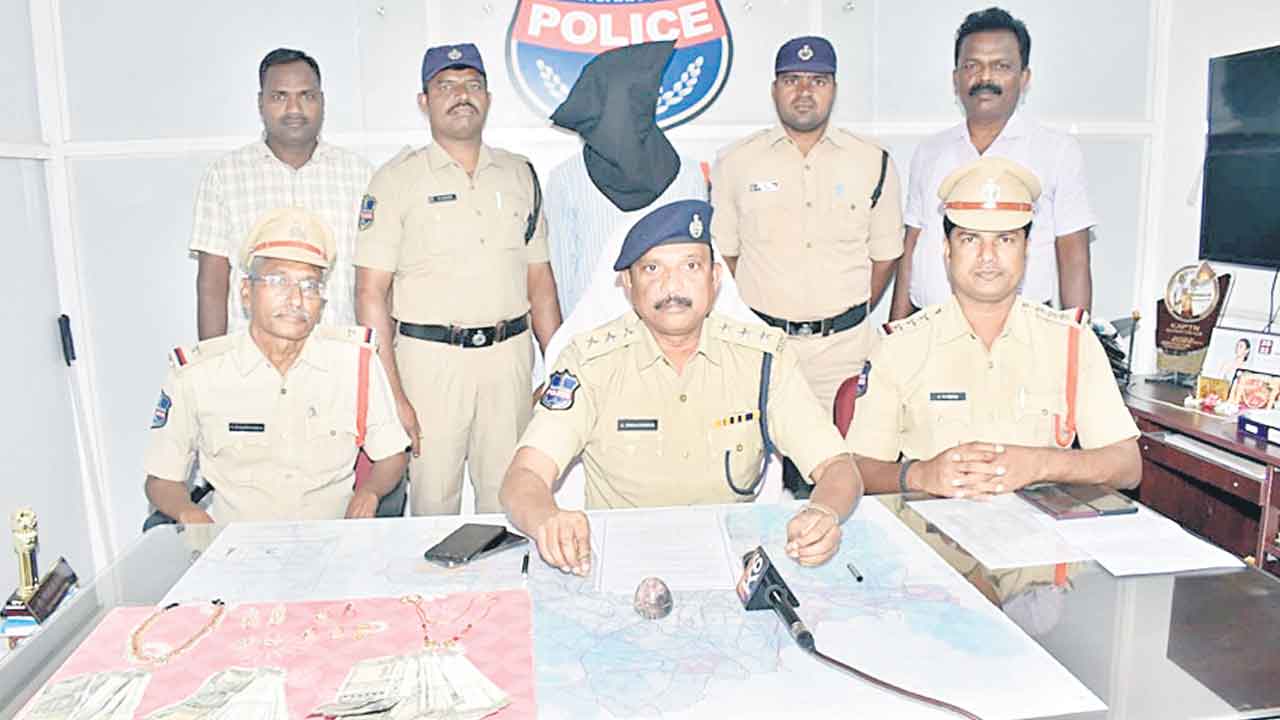 అయ్యప్ప మాల ముసుగులో చోరీ