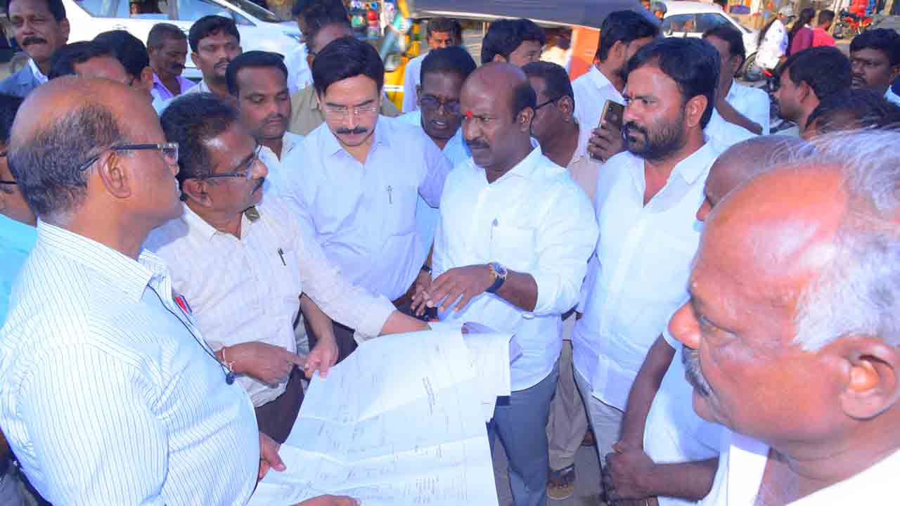 నార్కట్‌పల్లి బస్‌స్టేషన్‌ పరిధిలో షాపింగ్‌ కాంప్లెక్స్‌