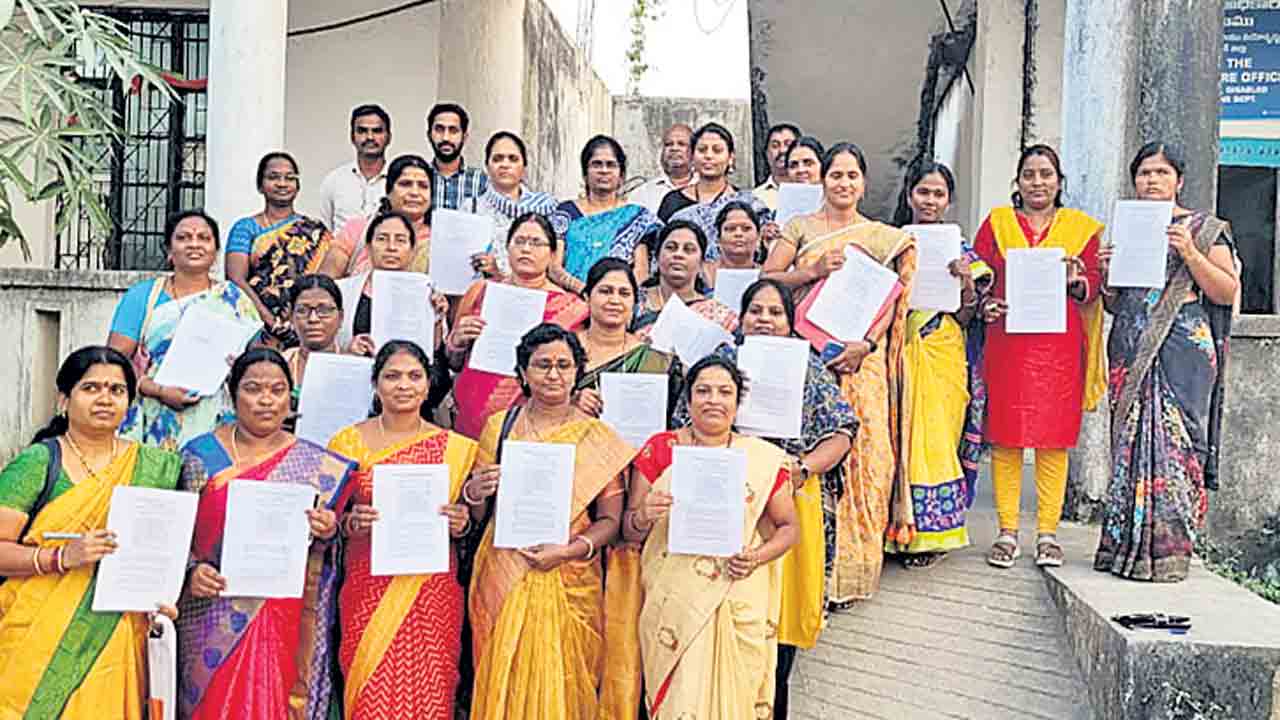 గ్రేడ్‌-2 సూపర్‌ వైజర్లుగా అంగన్‌వాడీల నియామకం