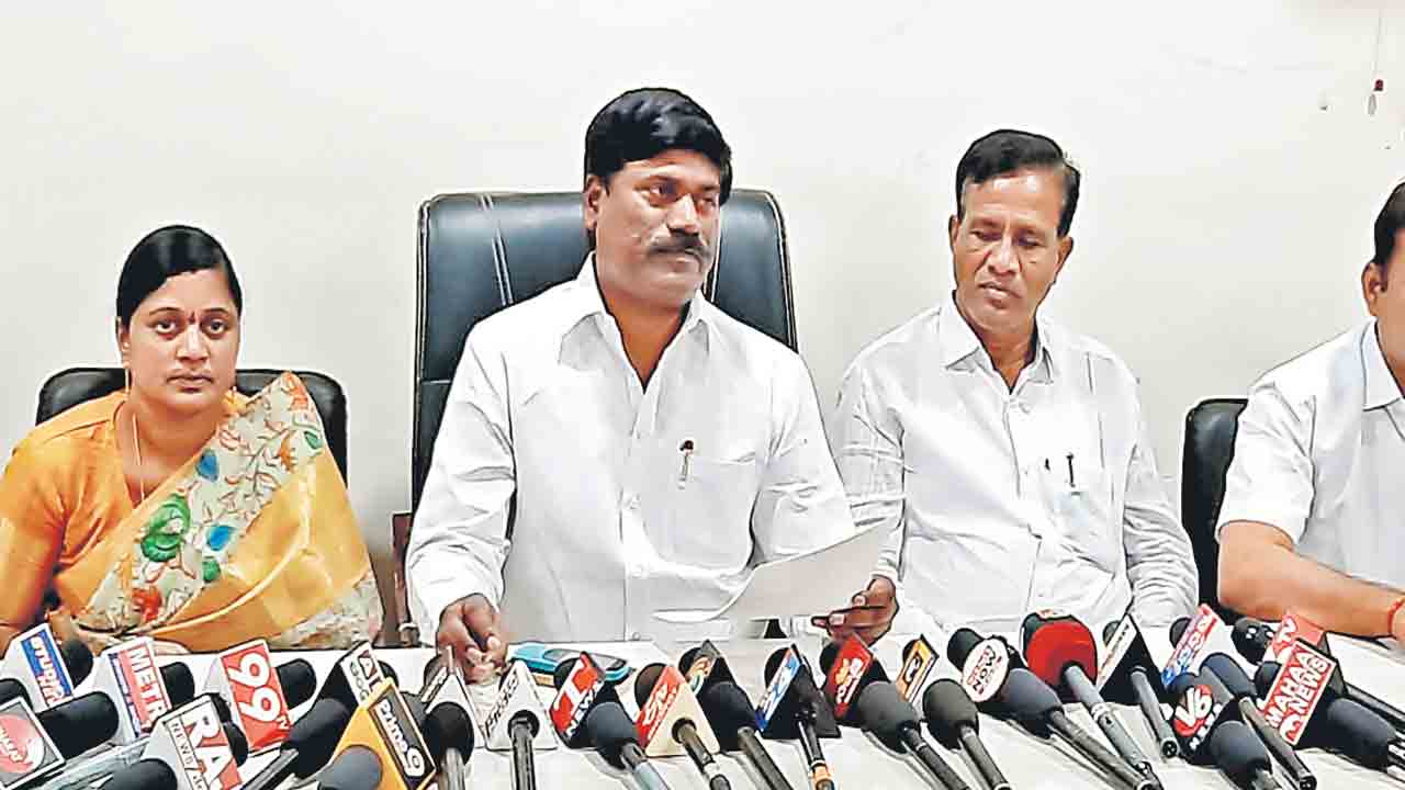 షర్మిల వెనుక బీజేపీ, కాంగ్రెస్‌