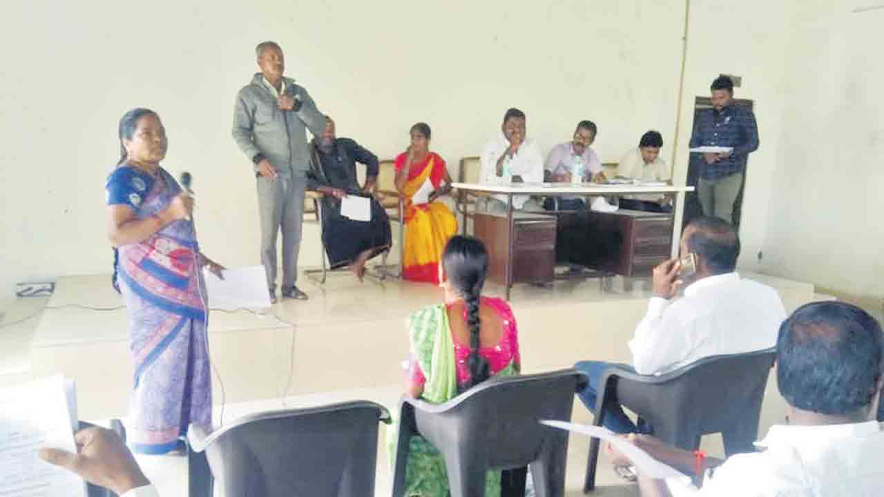 అధికారులు అందుబాటులో ఉండాలి