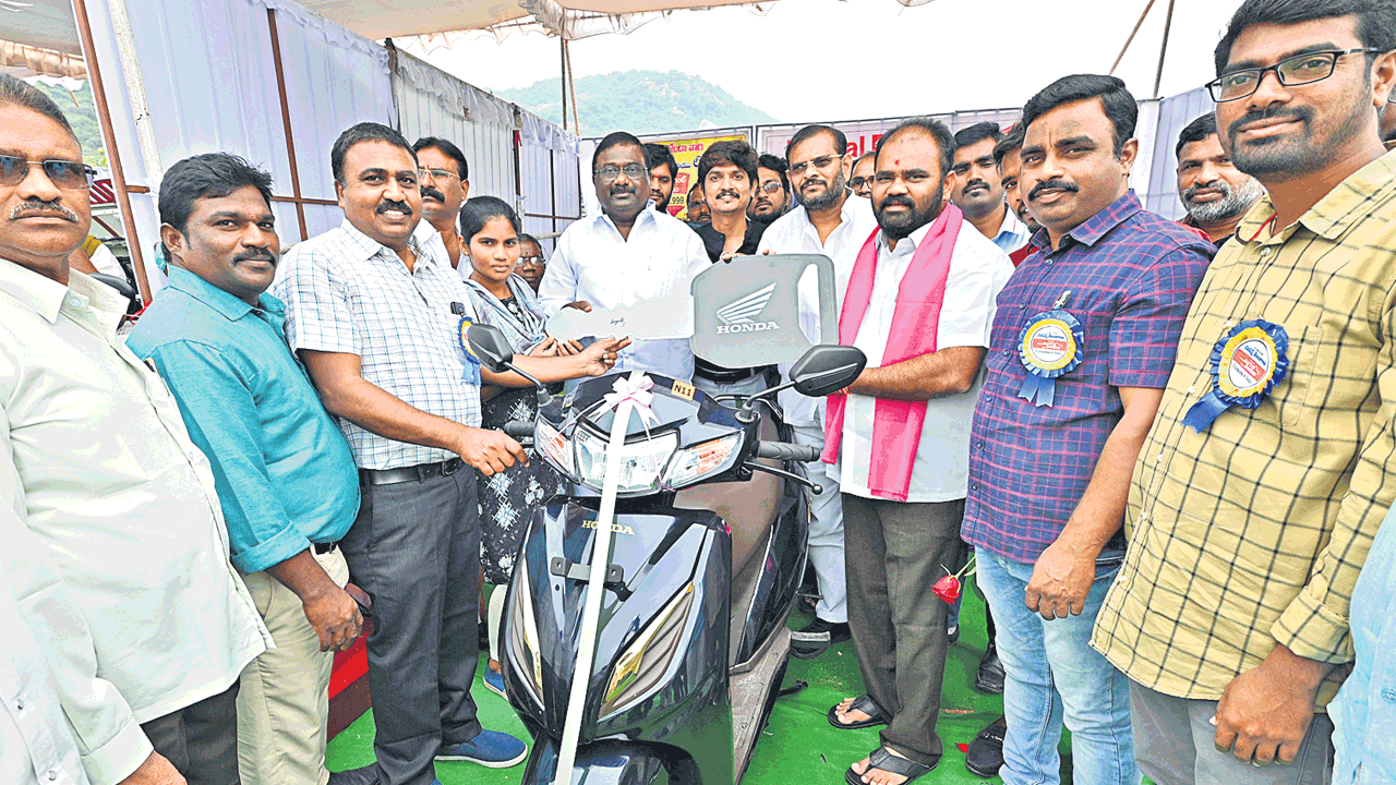 నల్లగొండ ఆటోషోకు విశేష స్పందన