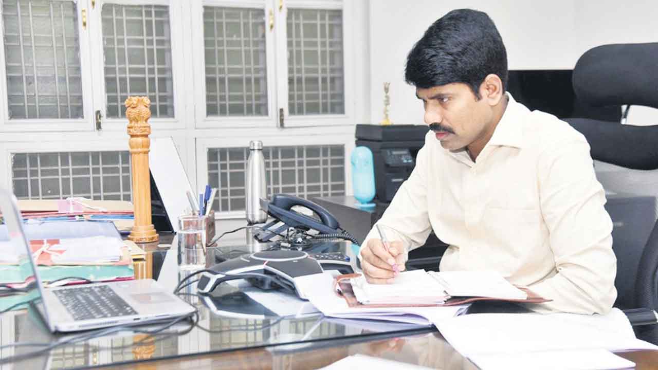 ఉద్యోగ నియామకాలు, సంక్షేమ పథకాల్లో.. దివ్యాంగులకు ప్రాధాన్యత