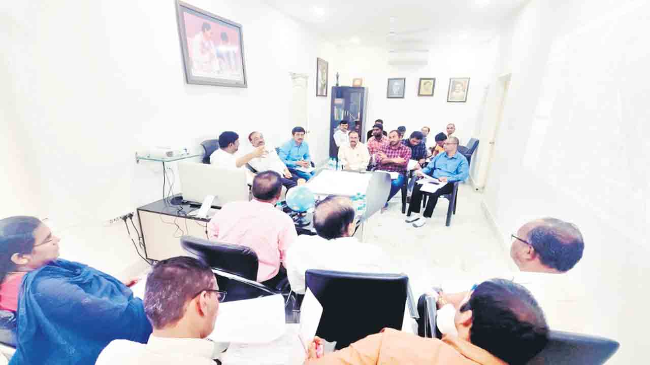 సింగరేణి భూముల అప్పగింతలో వేగం పెంచాలి