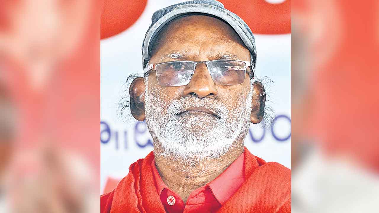 మోదీ సాయంతోనే ఎల్‌ఐసీ లూటీ