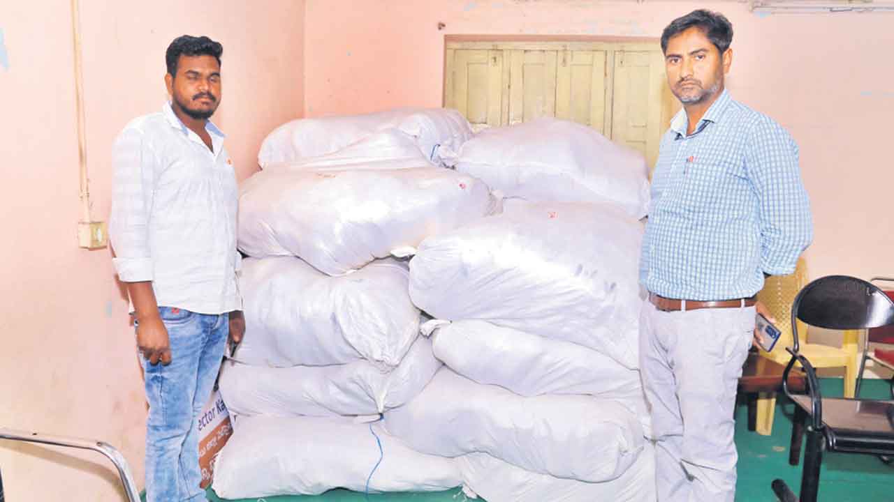 క్రిస్మస్‌ కానుకలు సిద్ధం