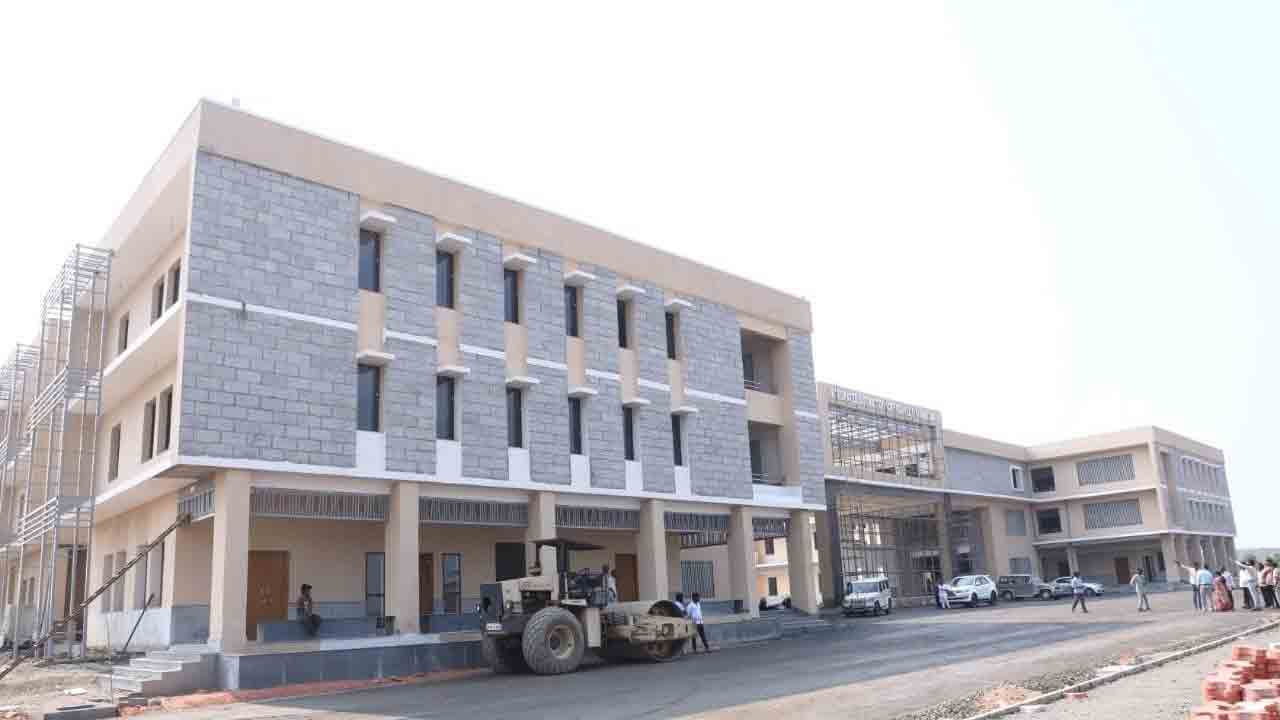 ముస్తాబైన  సమీకృత కలెక్టరేట్