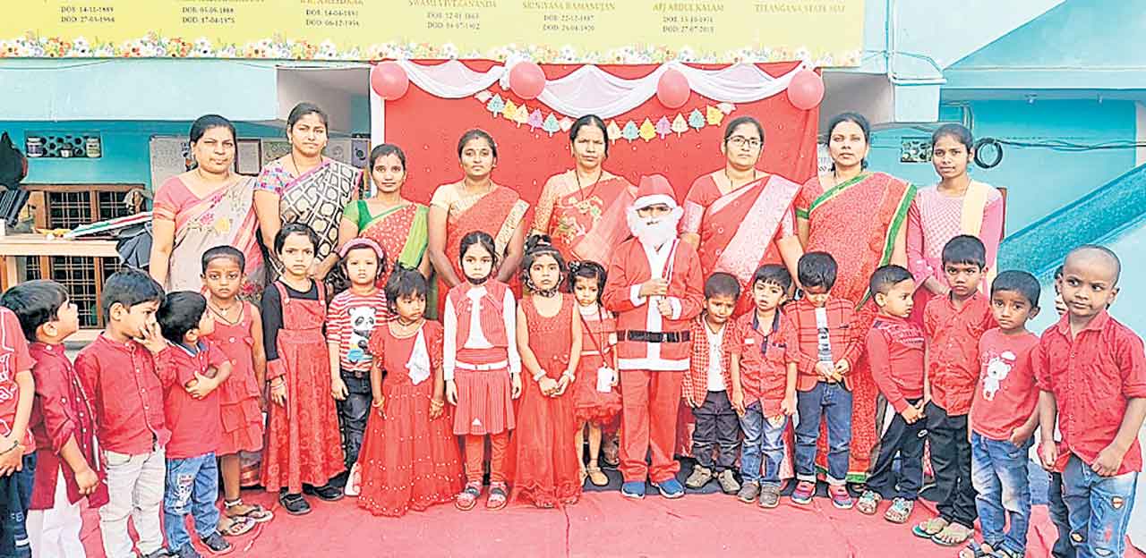 వైభవంగా సెమీ క్రిస్మస్‌ వేడుకలు