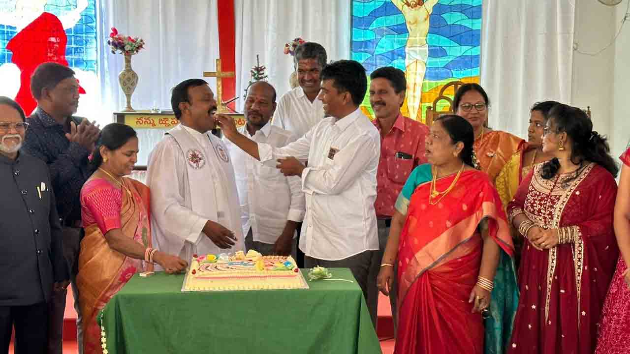 ఘనంగా క్రిస్మస్‌ వేడుకలు