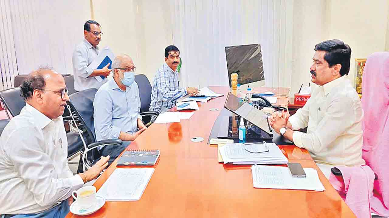 10 నుంచి రోడ్ల మరమ్మతులు