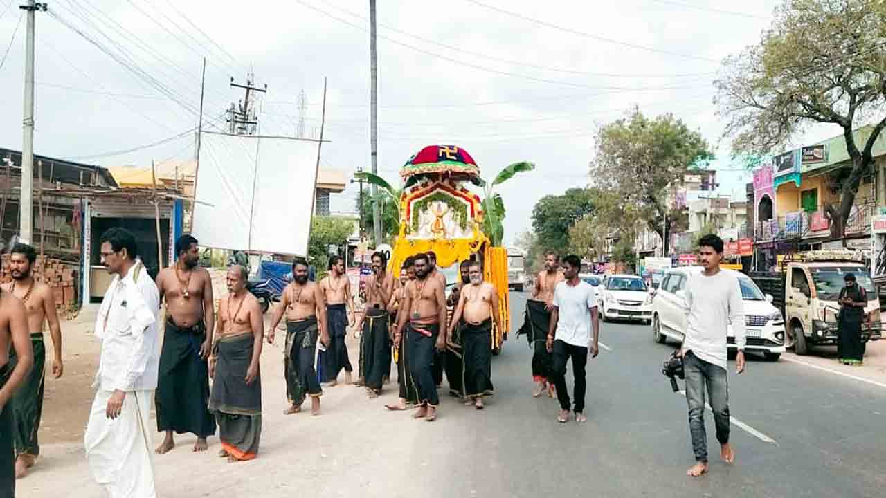 కనుల పండువగా అయ్యప్ప శోభాయాత్ర