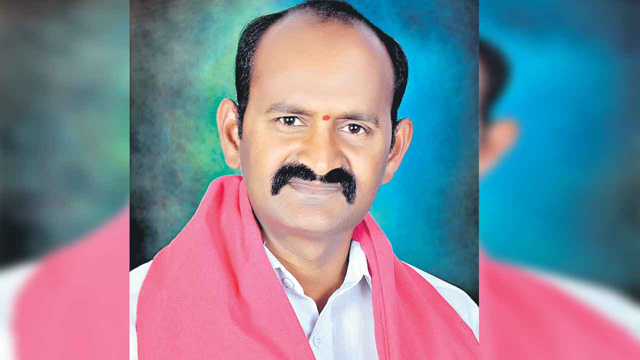 ఎడారి దేశంలో గులాబీ రెపరెపలు