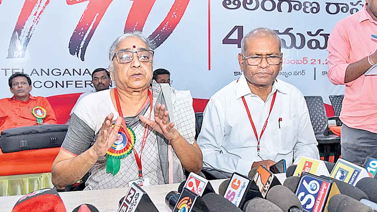 ప్రభుత్వ సంస్థల అమ్మకమే కేంద్రం పని