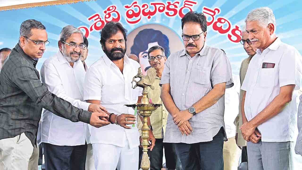ఉద్యమాలను నడిపించేవి పుస్తకాలే