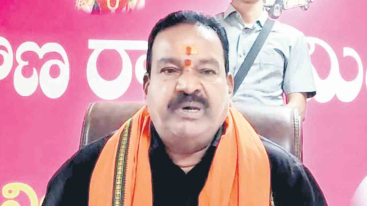 ఎర్రకోటపై గులాబీ జెండా ఎగరడం ఖాయం