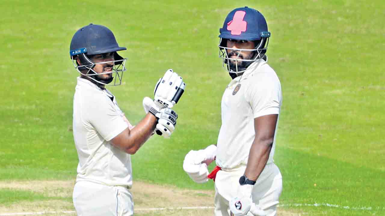 తన్మయ్‌ అజేయ సెంచరీ