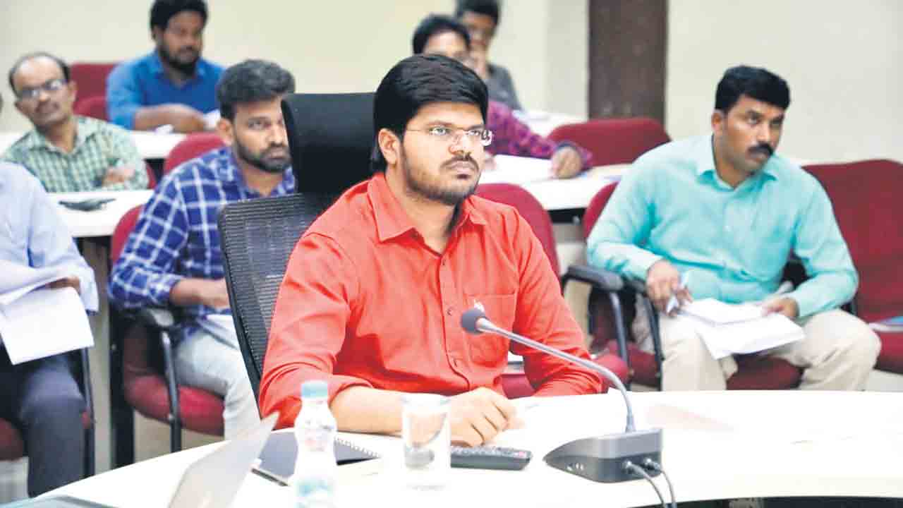 ఓటరు దరఖాస్తుల డిజిటలైజ్‌ను పూర్తిచేయాలి