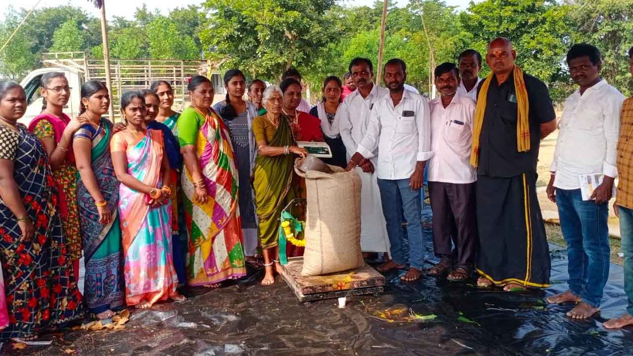 ధాన్యం కొనుగోలు కేంద్రాల్లో మద్దతు ధర