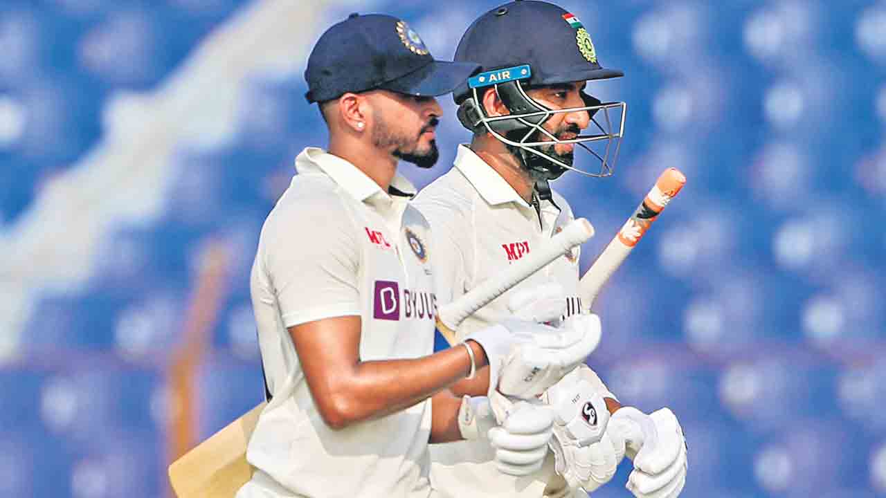 బంగ్లాదేశ్‌తో తొలి టెస్టు.. పుజార, అయ్యర్‌ అర్ధసెంచరీలు