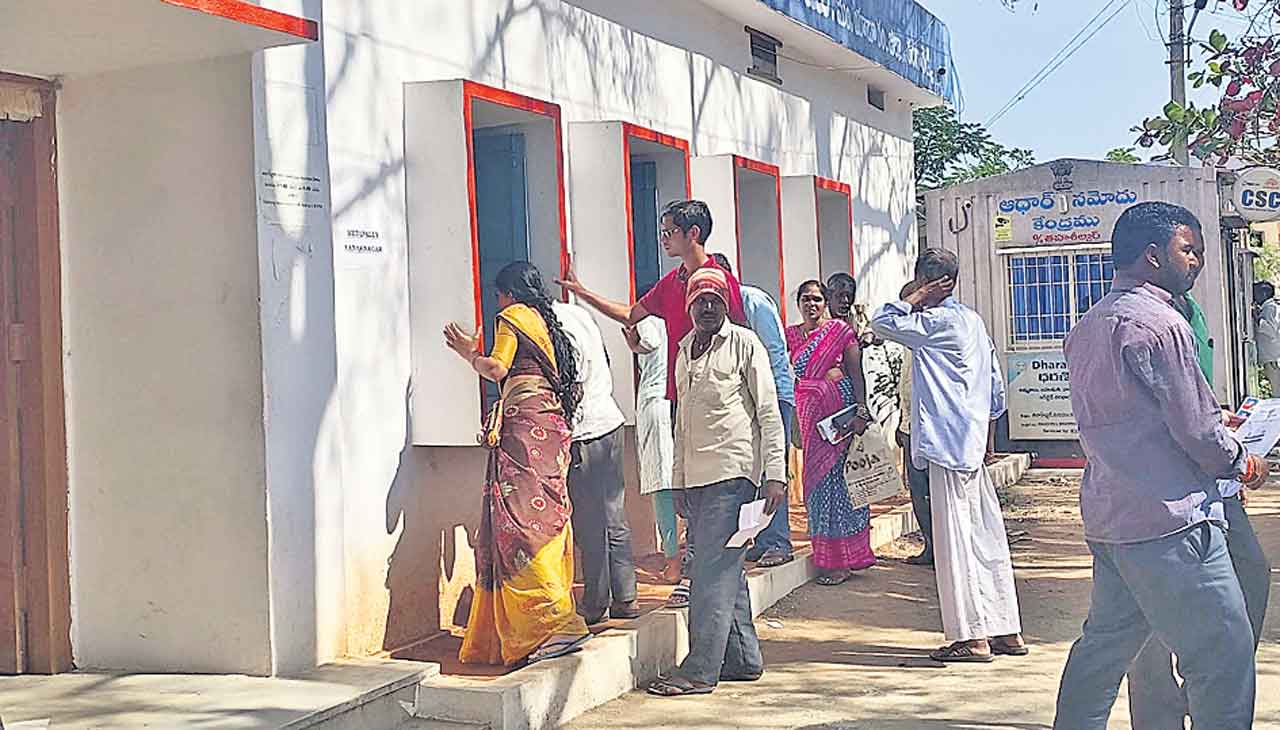 ఇండ్ల స్థలాల పట్టాల కోసం 1126 దరఖాస్తులు