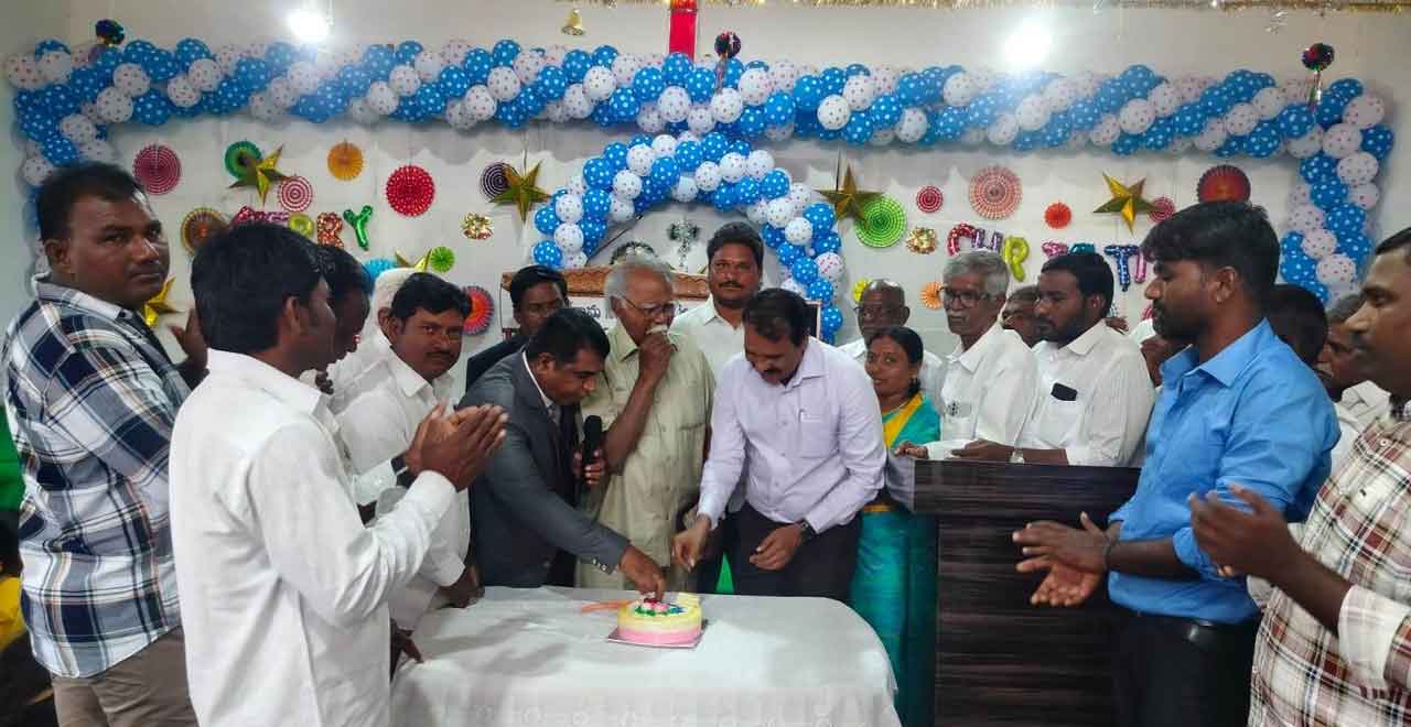 భక్తిశ్రద్ధలతో క్రిస్మస్‌ వేడుకలు