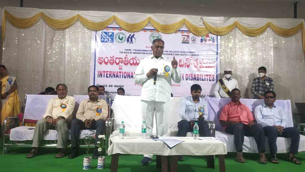 మనోధైర్యంతో ముందుకెళ్లాలి