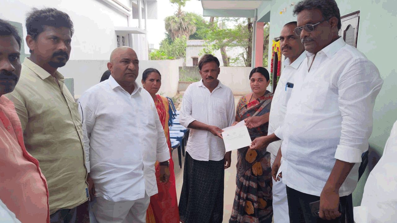 కల్యాణలక్ష్మి చెక్కులు పంపిణీ చేసిన సండ్ర