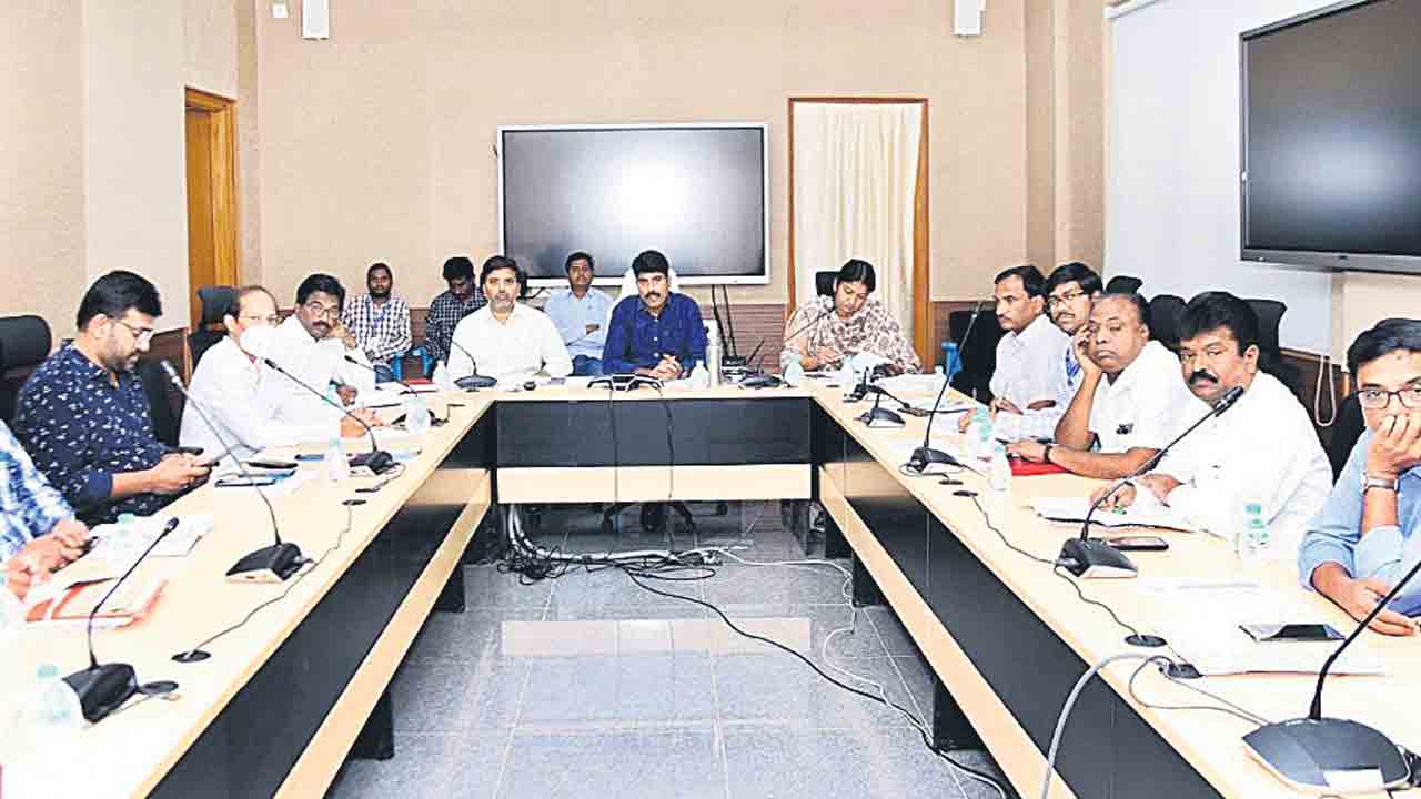 లక్ష్య సాధనకు అంకితభావంతో కృషి చేయాలి