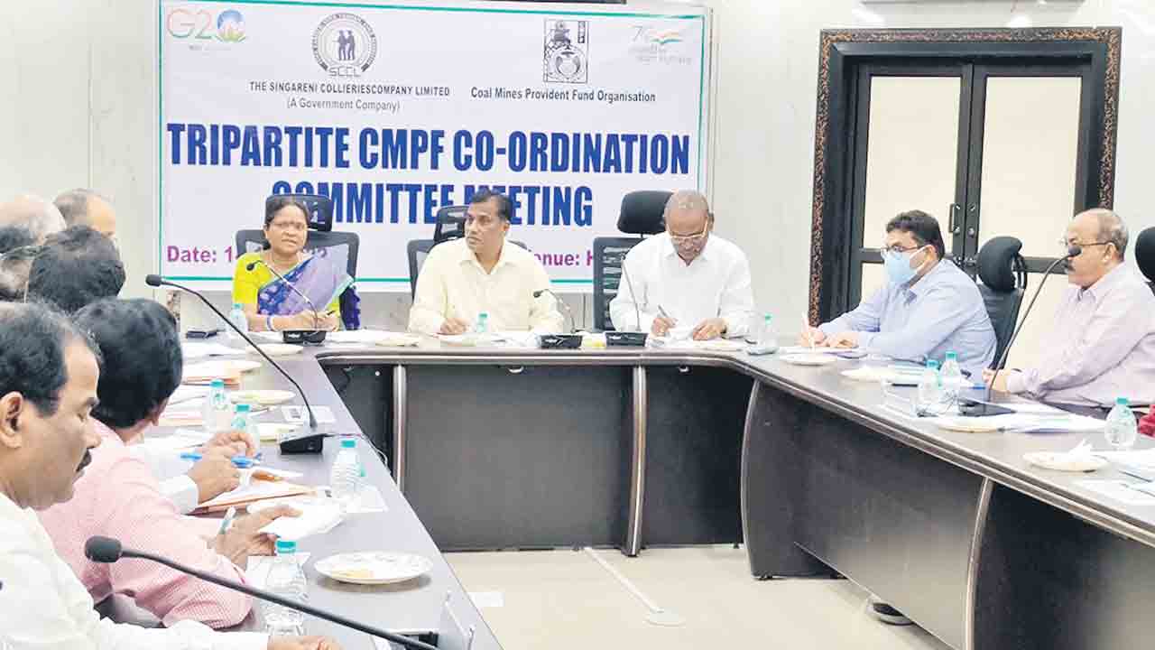 ఉద్యోగుల నుంచి నామినేషన్లు తీసుకోవాలి