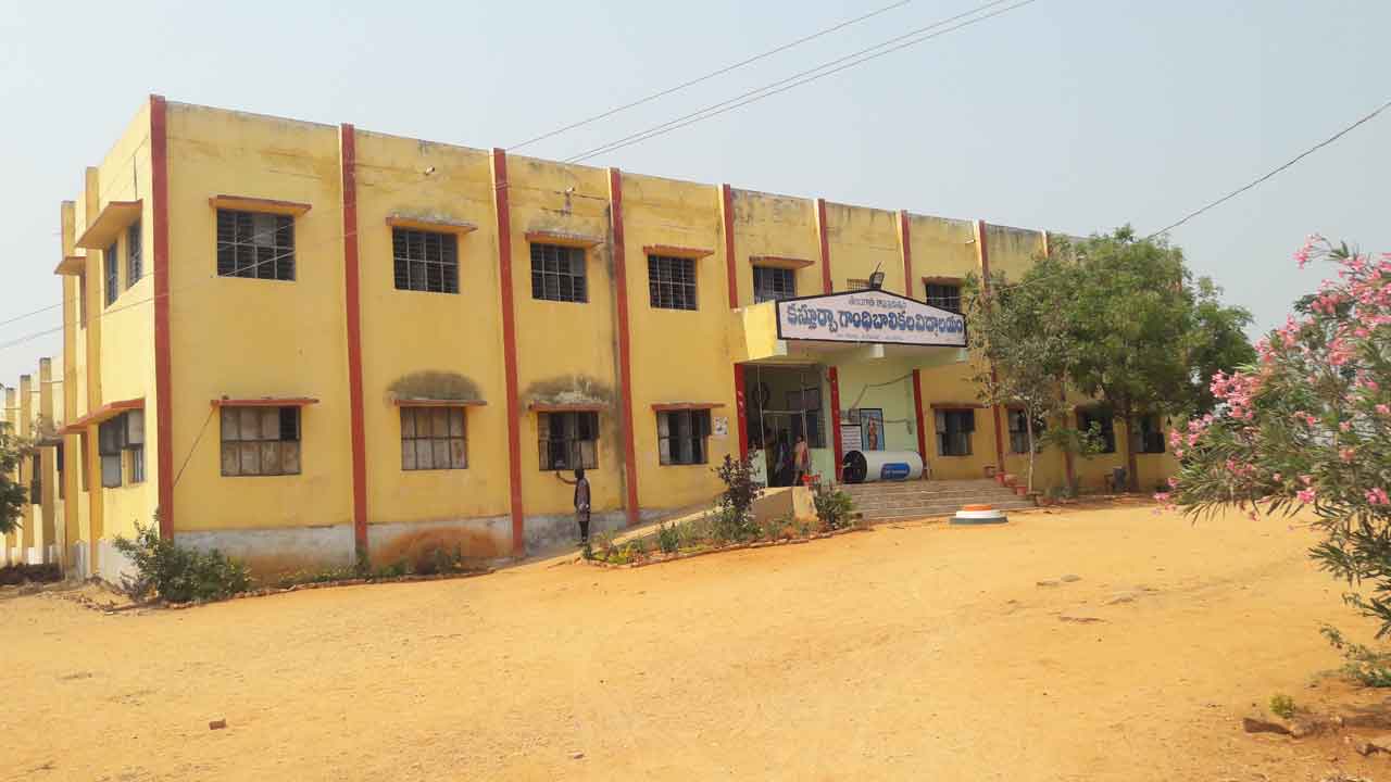 కస్తూర్బా విద్యాలయాల్లో రీడింగ్‌ చాలెంజ్‌