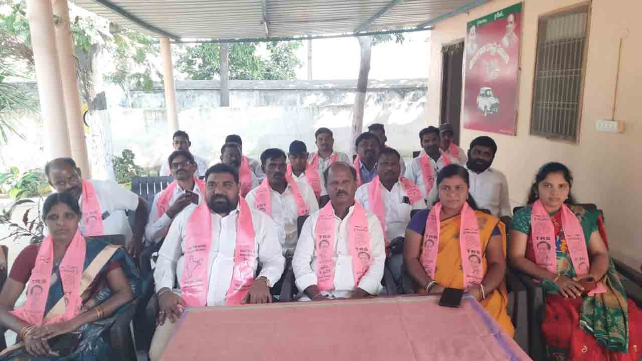 ఎమ్మెల్యే, బీఆర్ఎస్ నాయకులను విమర్శించడం తగదు