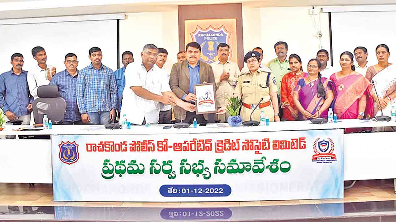 వివాదాలు లేకుండా పోలీసు సొసైటీలు నిర్వహించాలి