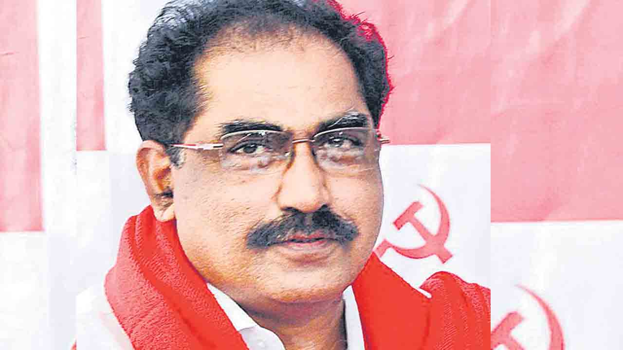 క్షౌరవృత్తిలోకి కార్పొరేట్ సంస్థలను నిషేధించాలి
