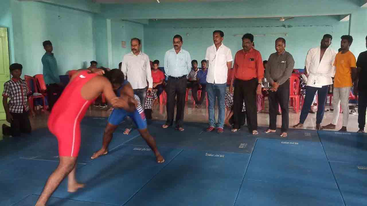 క్రీడలతో విద్యార్థులకు ఉజ్వల భవిష్యత్‌