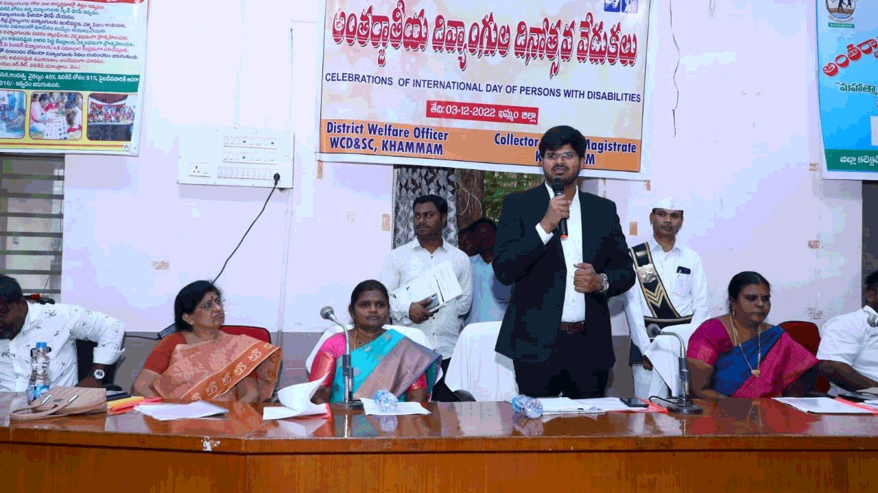 దివ్యాంగులు అన్ని రంగాల్లో రాణించాలి