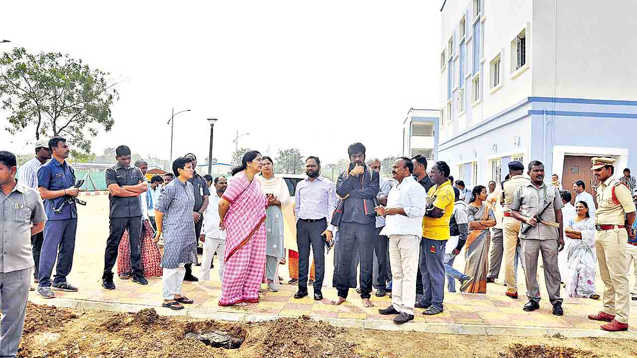 వార్డుమెంబర్‌గా గెలవలేని మహిళకు పరామర్శా?