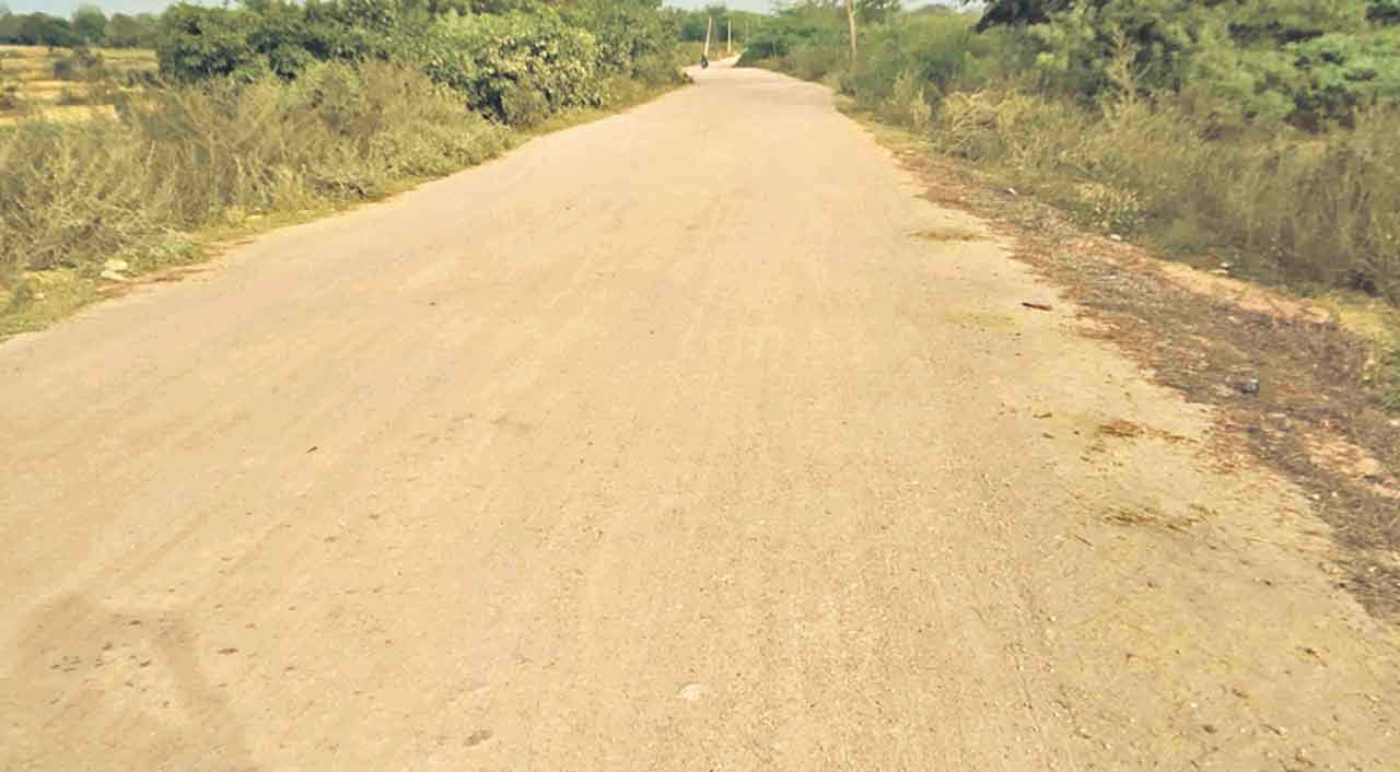 గిరిజన తండా రోడ్లకు మహర్దశ